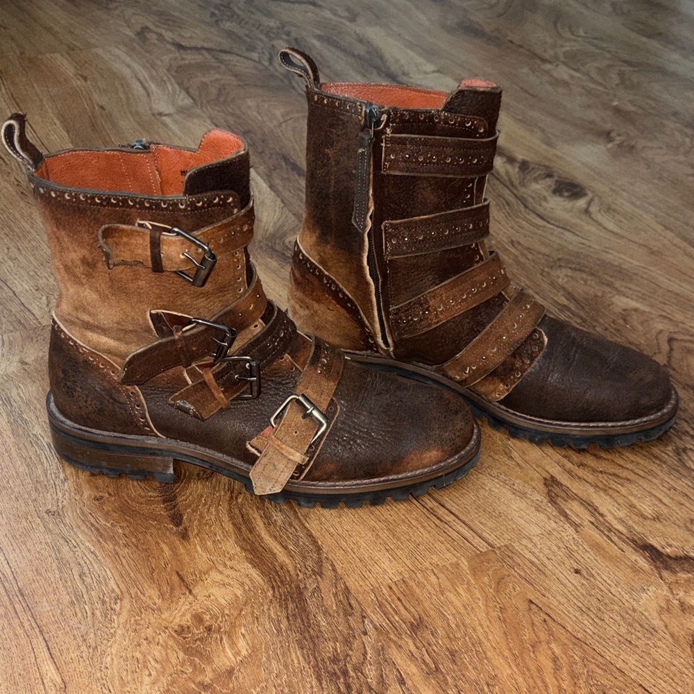 Heritage Corral Leather Distressed Buckle Ankle Boots - Size 10